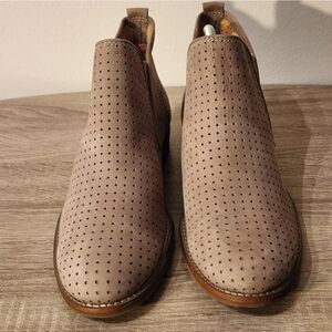 WOMEN'S  L.L.BEAN BEIGE BOOTIE CREAM COLOR SIZE 9 1/2